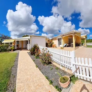 Hébergement de vacances Loue F3 Vue Sur Dans Propriete Privee, Sainte-Anne (Grande-Terre)